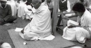 Image of Mahatma Gandhi during a prayer meeting